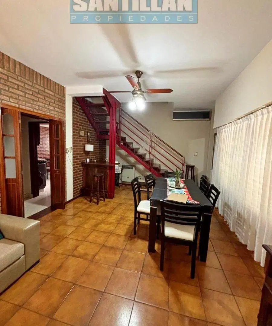 ESPECTACULAR CASA DE 5 AMBIENTES CON COCHERA - SAN JUSTO 2