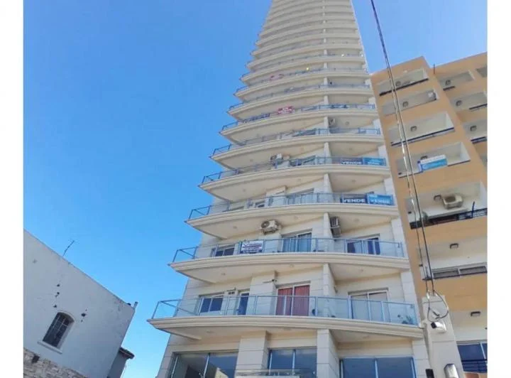Almirante Brown 2900 de categoría/ piscina
