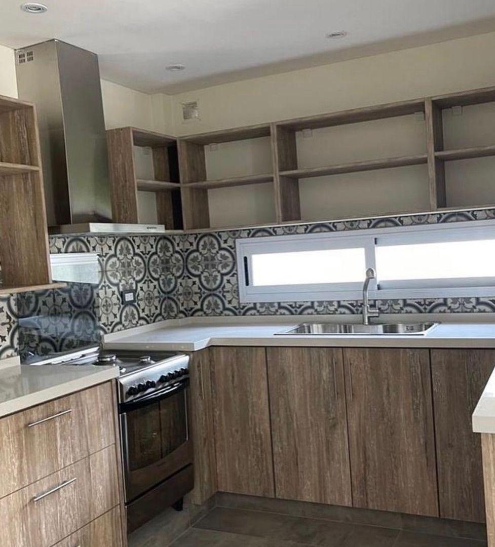 Foto de Alquilo Triplex de 3 dormitorios,cochera, parrilla y piscina propia! Inmejorable zona de Adrogue., imagen 2