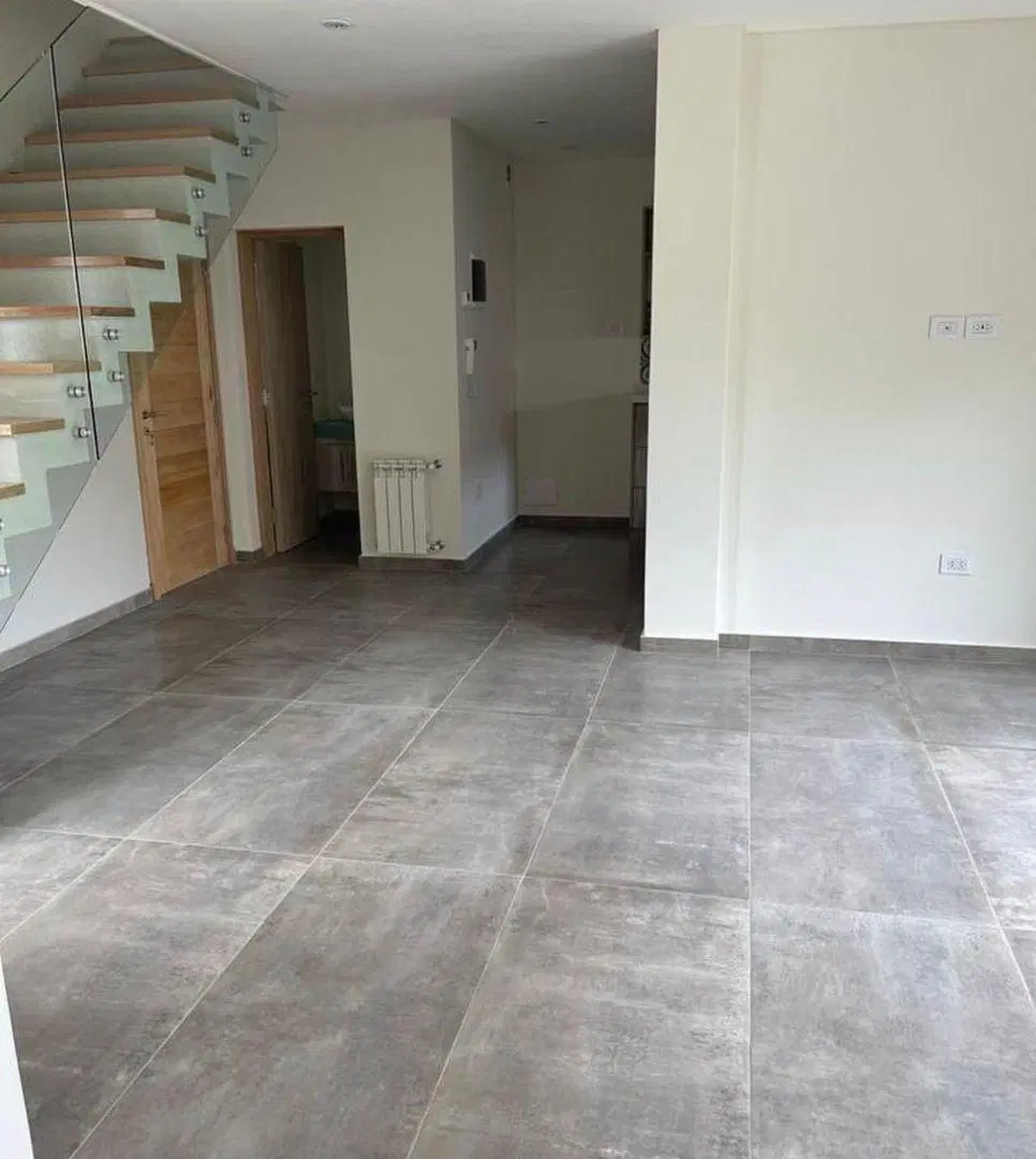 Alquilo Triplex de 3 dormitorios,cochera, parrilla y piscina propia! Inmejorable zona de Adrogue. 3