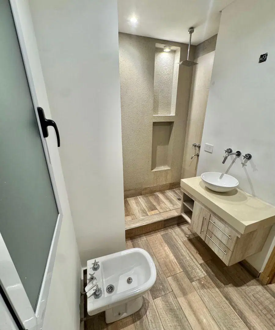 Alquilo Triplex de categoría con tres dormitorios, parrilla y piscina propia 4