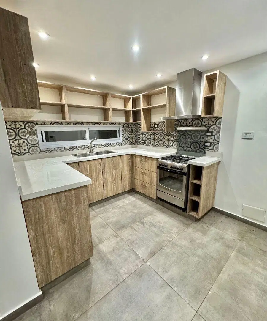 Alquilo Triplex de categoría con tres dormitorios, parrilla y piscina propia 3