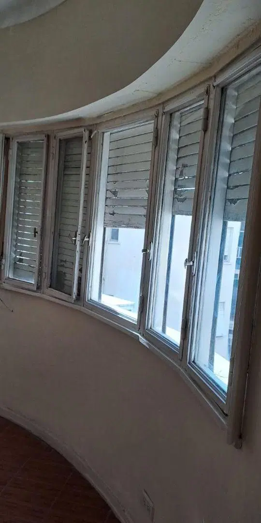 2 AMBIENTES LUMINOSOS,BAÑO COCINA COMPLETO,PLACARDS 4