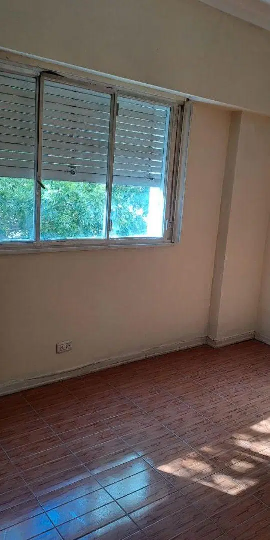 2 AMBIENTES LUMINOSOS,BAÑO COCINA COMPLETO,PLACARDS 1