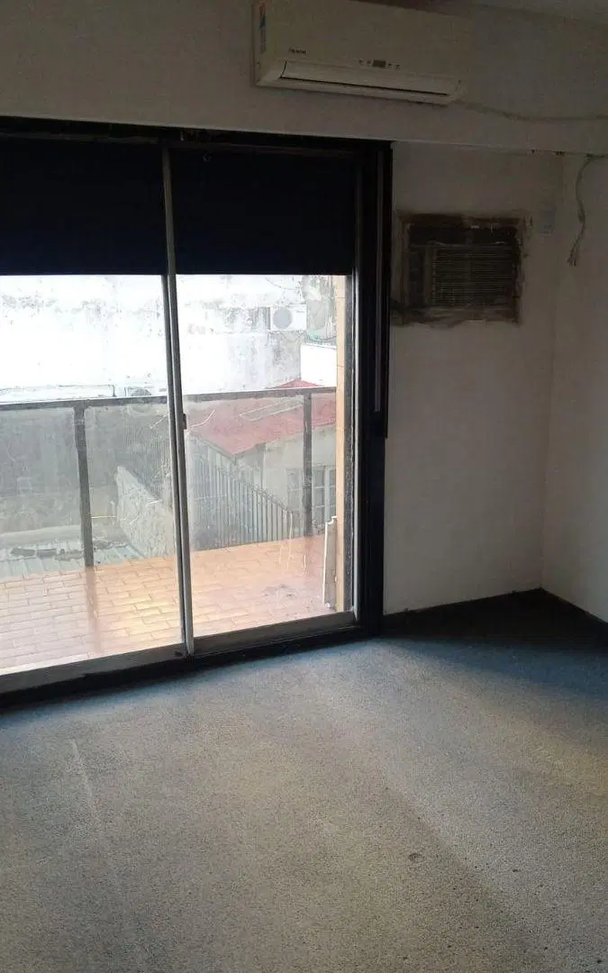 DEPARTAMENTO DE TRES AMBIENTES, CONTRAFRENTE CON BALCON CORRIDO, COCINA GRANDE, SOL Y LUZ. 2