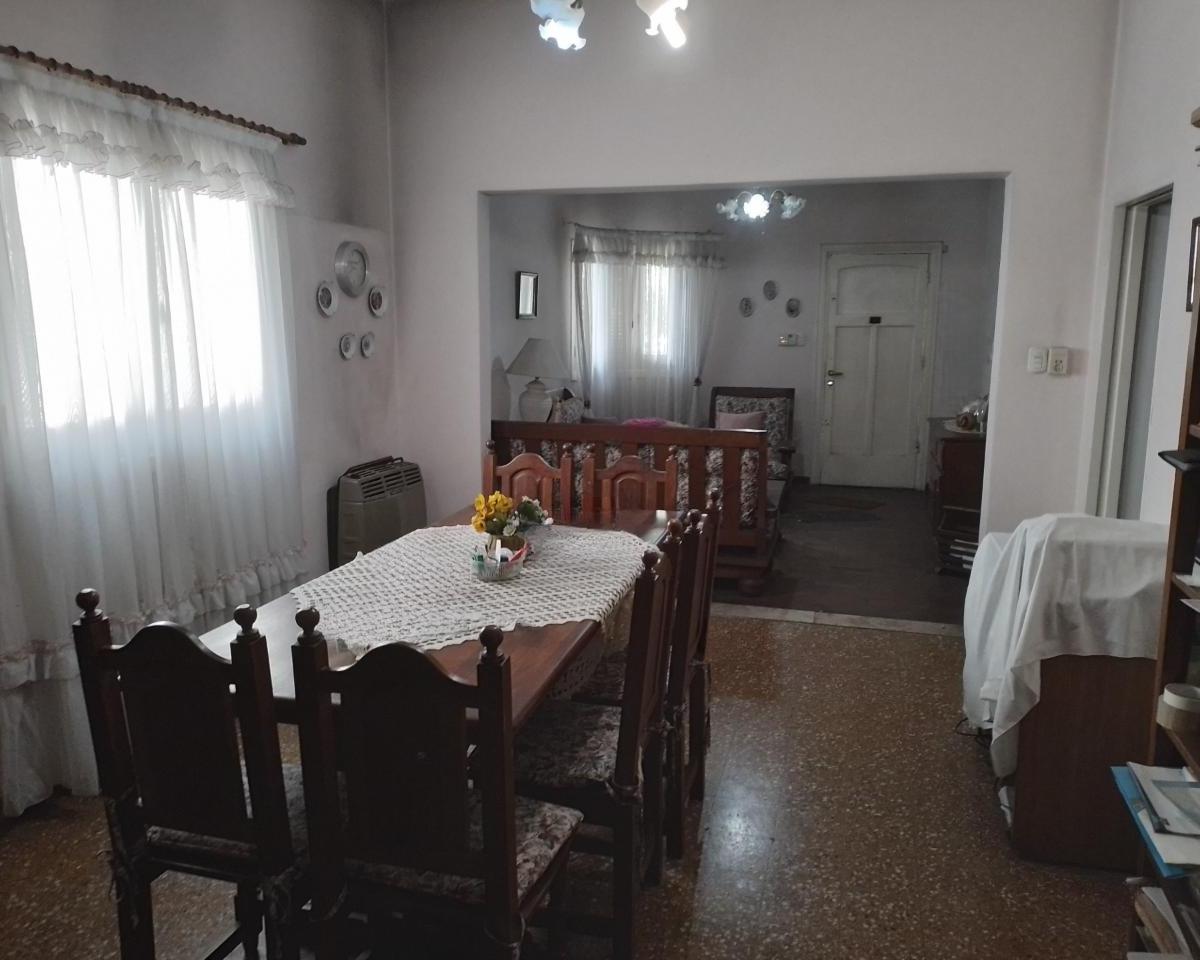 CASA 4 AMBIENTES en LOMAS DE ZAMORA