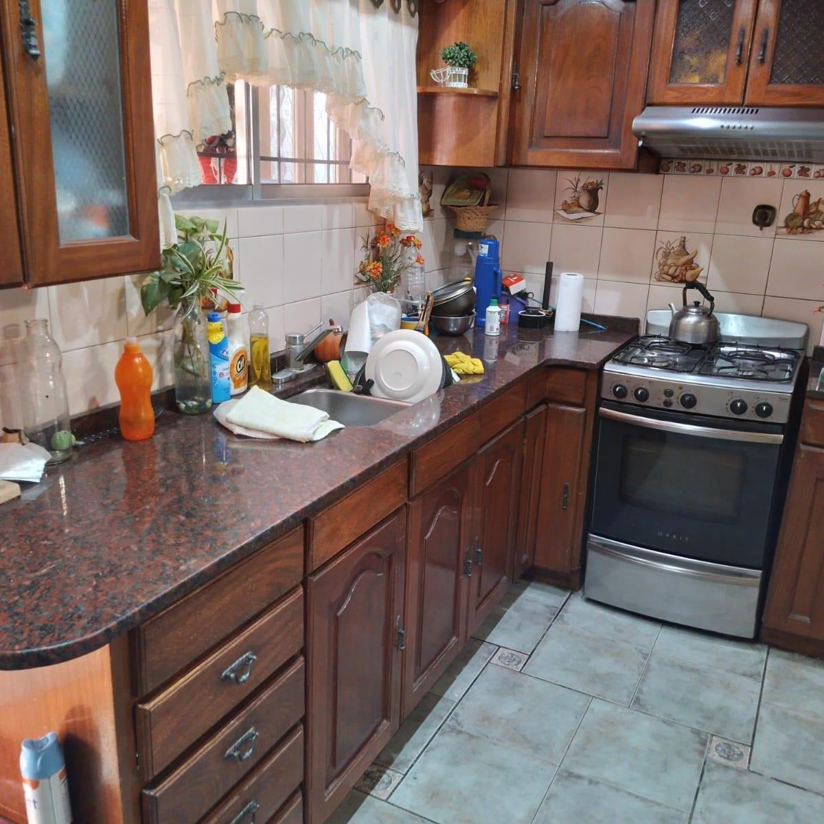 Excelente Chalet 6 Ambientes en Lomas de Zamora (Oportunidad) 2