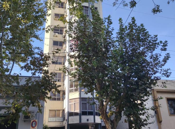 OFICINA con COCHERA en el CENTRO de LOMAS DE ZAMORA