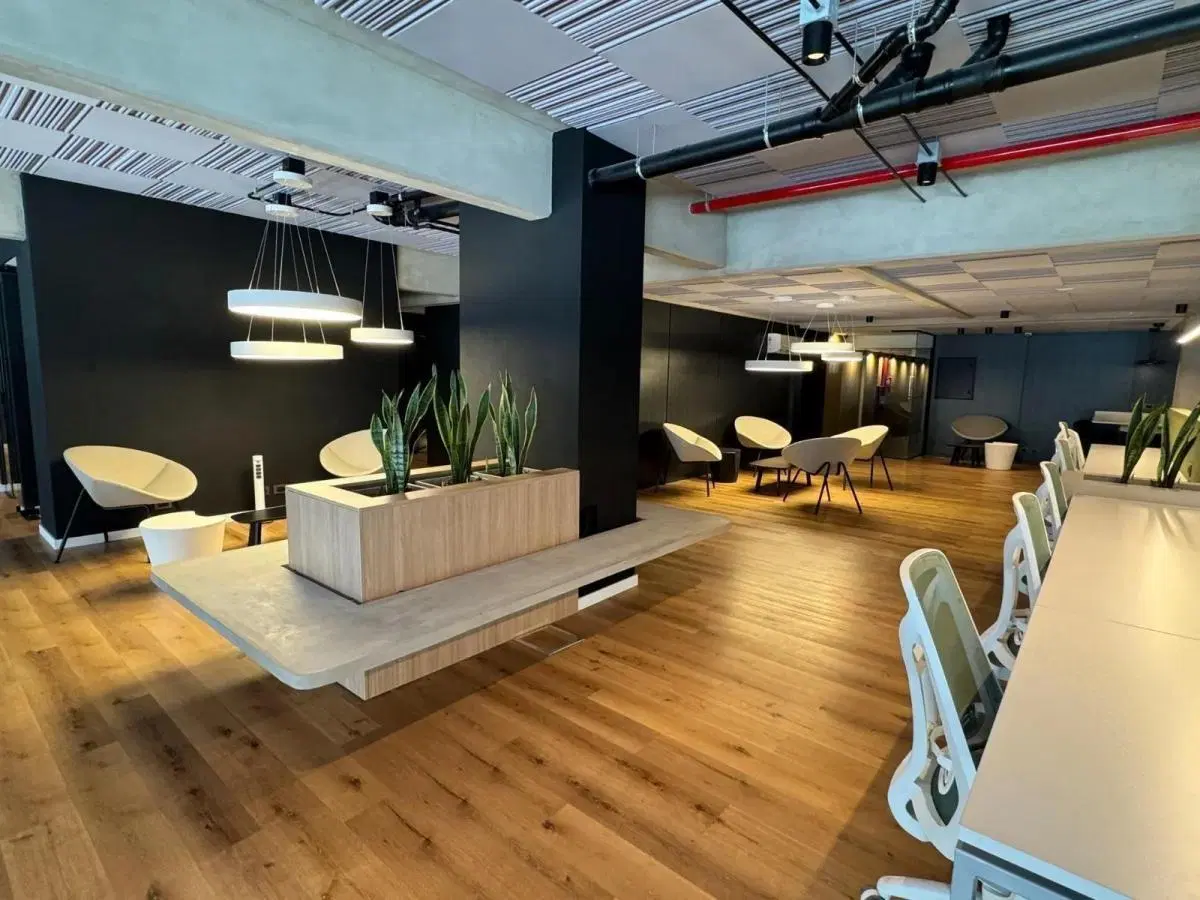 DEPARTAMENTO A ESTRENAR SOBRE AV. CORRIENTES – CON PATIO GIGANTE TIPO CASA 3
