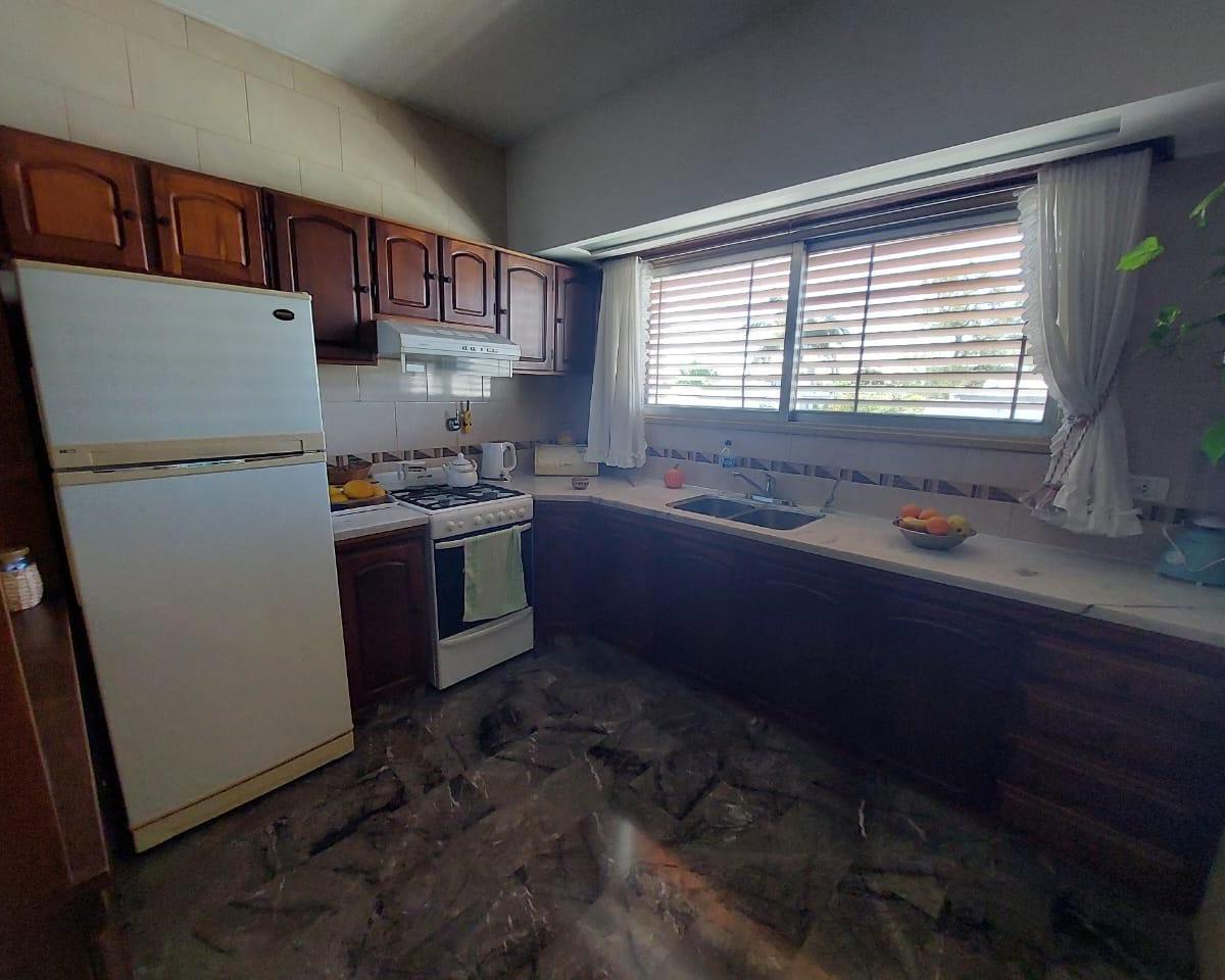 Venta Depto 4 ambientes primer piso con jardin, quincho, pileta y cochera