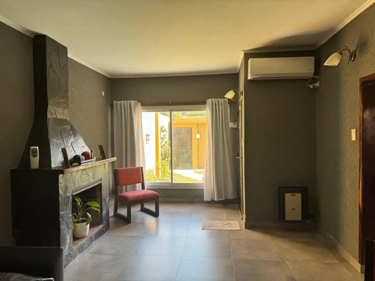 Venta casa con 3 dormitorios, quincho y pileta en Bario Vicente López, Pilar 2