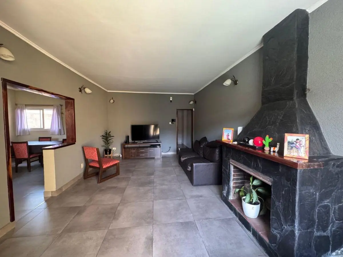 Venta casa con 3 dormitorios, quincho y pileta en Bario Vicente López, Pilar 3