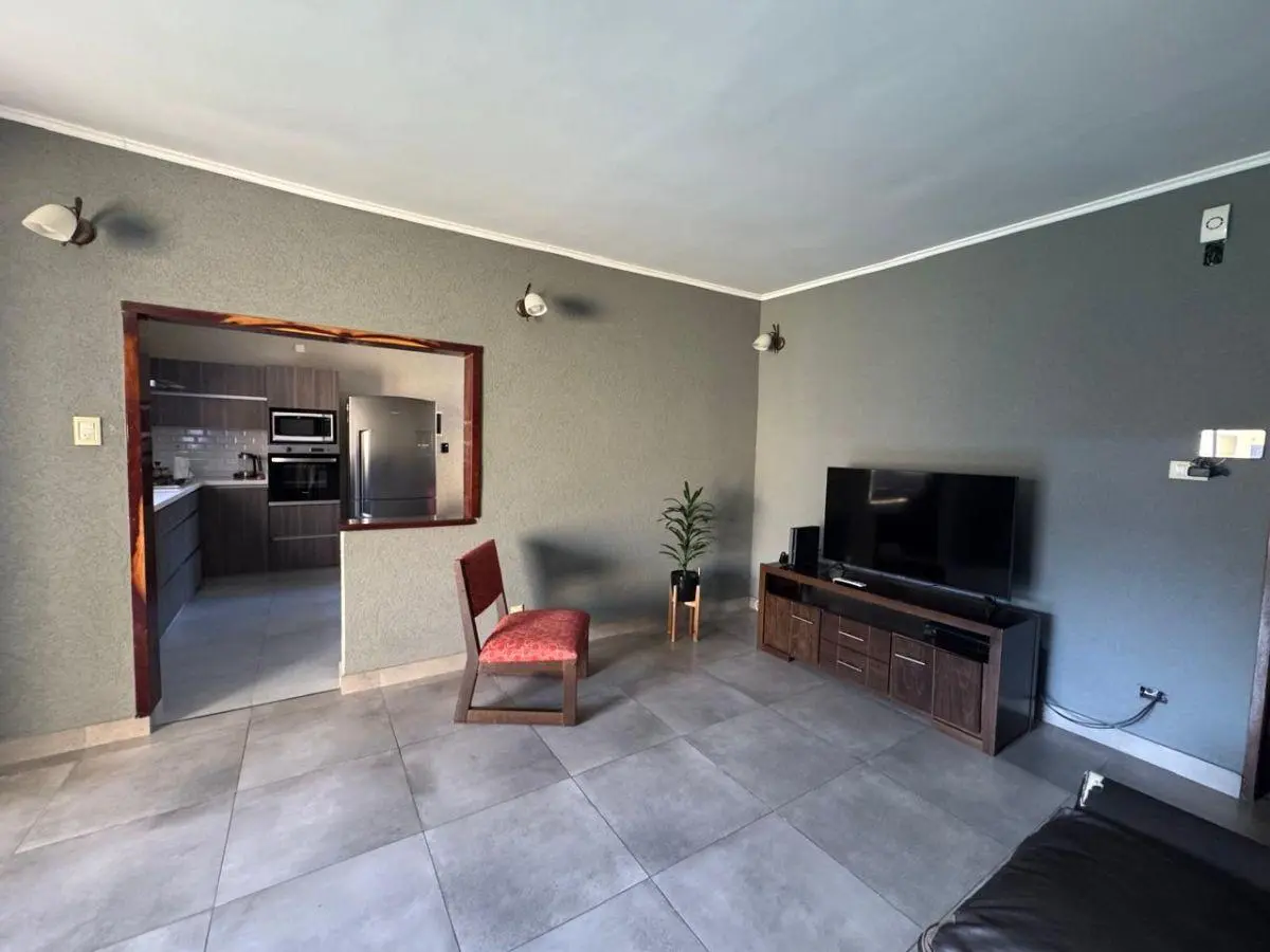 Venta casa con 3 dormitorios, quincho y pileta en Bario Vicente López, Pilar 4