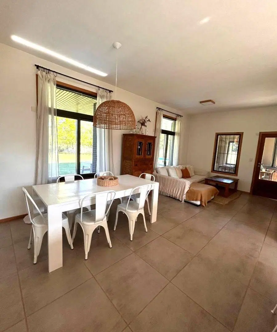 Venta casa en Manzanares con amplio lote, quincho, galería y pileta 3