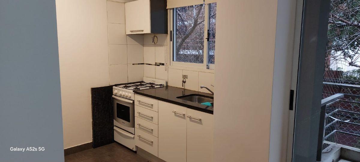 Foto de Excelente monoambiente al frente con balcon aterrazado cocina, imagen 1