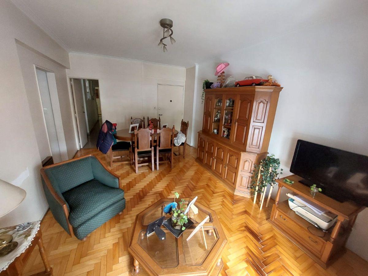 Foto de Semipiso 3 Ambientes al Frente Balcón, Patio, Cocina Reciclada con Isla, imagen 1