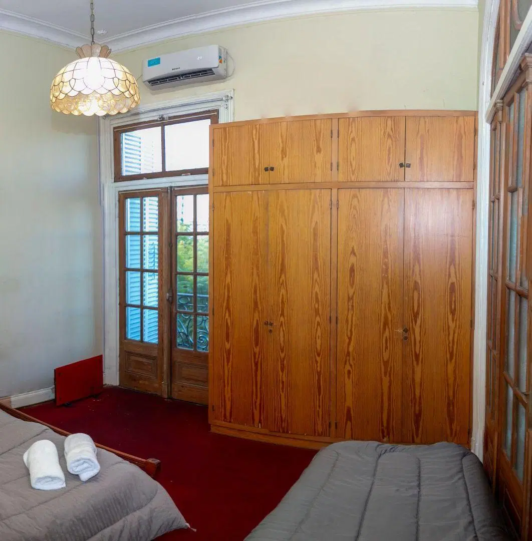 Semipiso de Época 4 Ambientes Frente a Av. 9 de Julio – Vista Abierta al Mural de Messi EN VENTA! 8