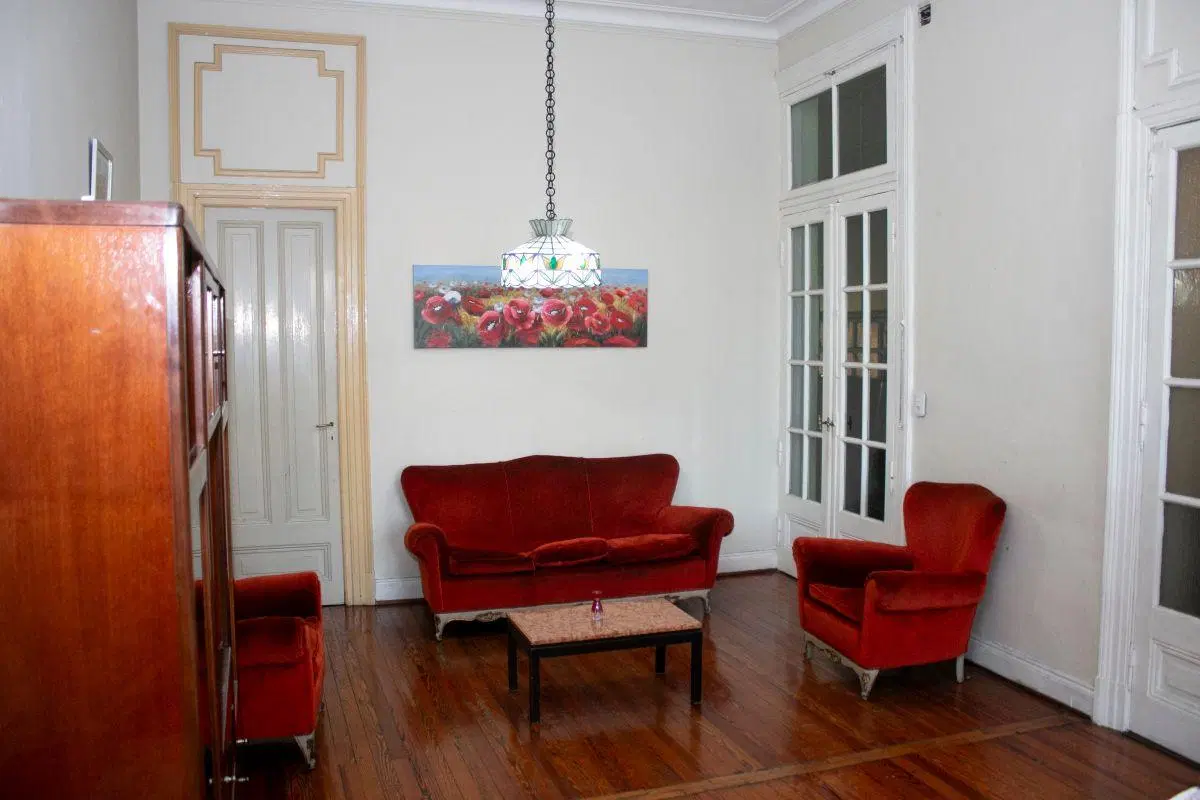 Semipiso de Época 4 Ambientes Frente a Av. 9 de Julio – Vista Abierta al Mural de Messi EN VENTA! 2