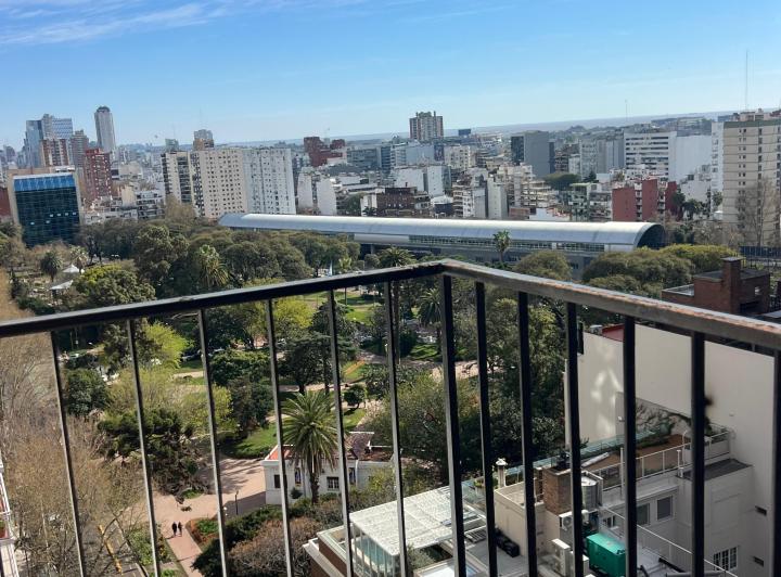 Piso altísimo vista al Río!!! Cochera y seguridad 24 hs  1
