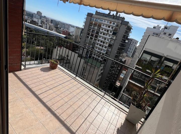 Piso altísimo vista al Río!!! Cochera y seguridad 24 hs  5
