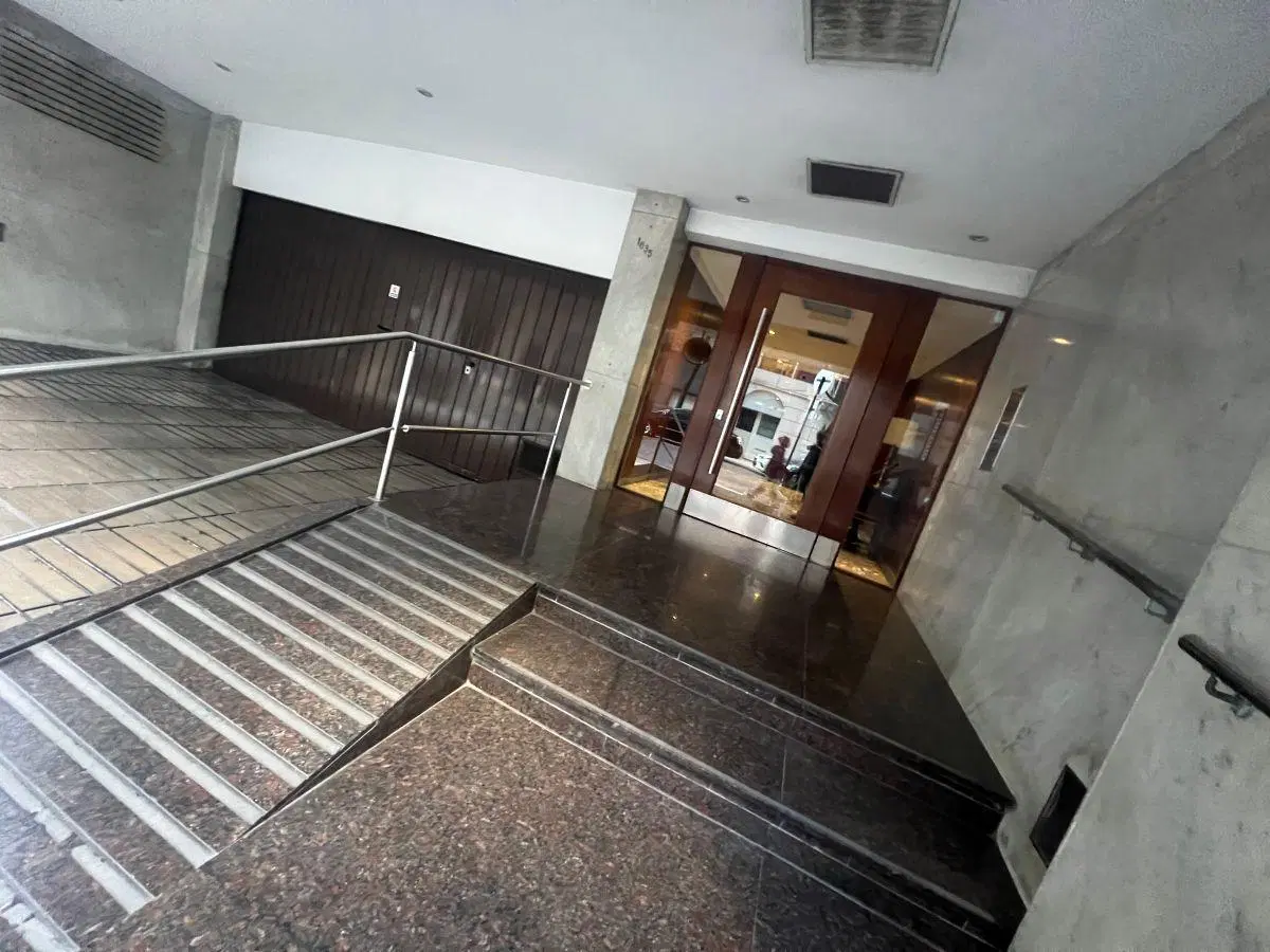 Excelente Semi piso en Plaza Vicente López!!! 5