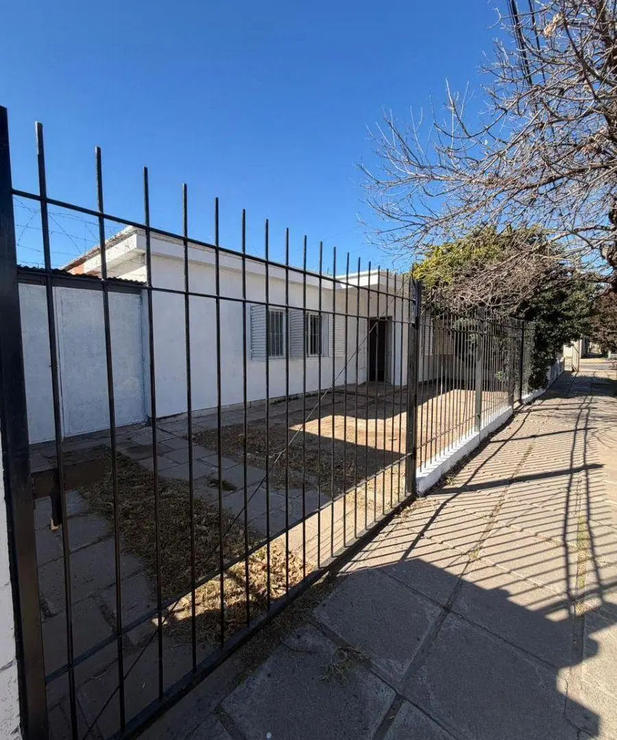 B° LOS GIGANTES - SE VENDE CASA 3 DOR 2 BAÑ 1