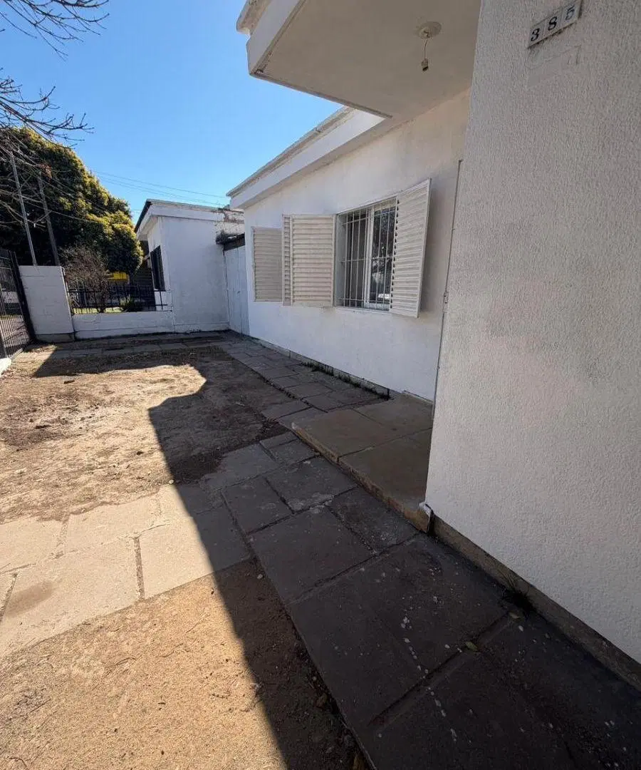 B° LOS GIGANTES - SE VENDE CASA 3 DOR 2 BAÑ 2