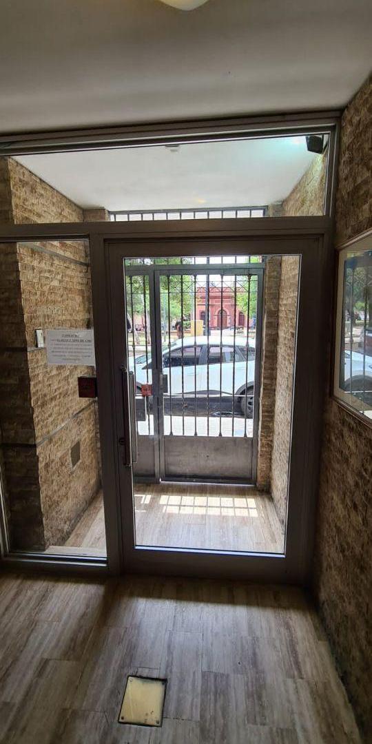 Foto de VENTA DPTO 3 DOR FRENTE PLAZA CON BALCON, imagen 3