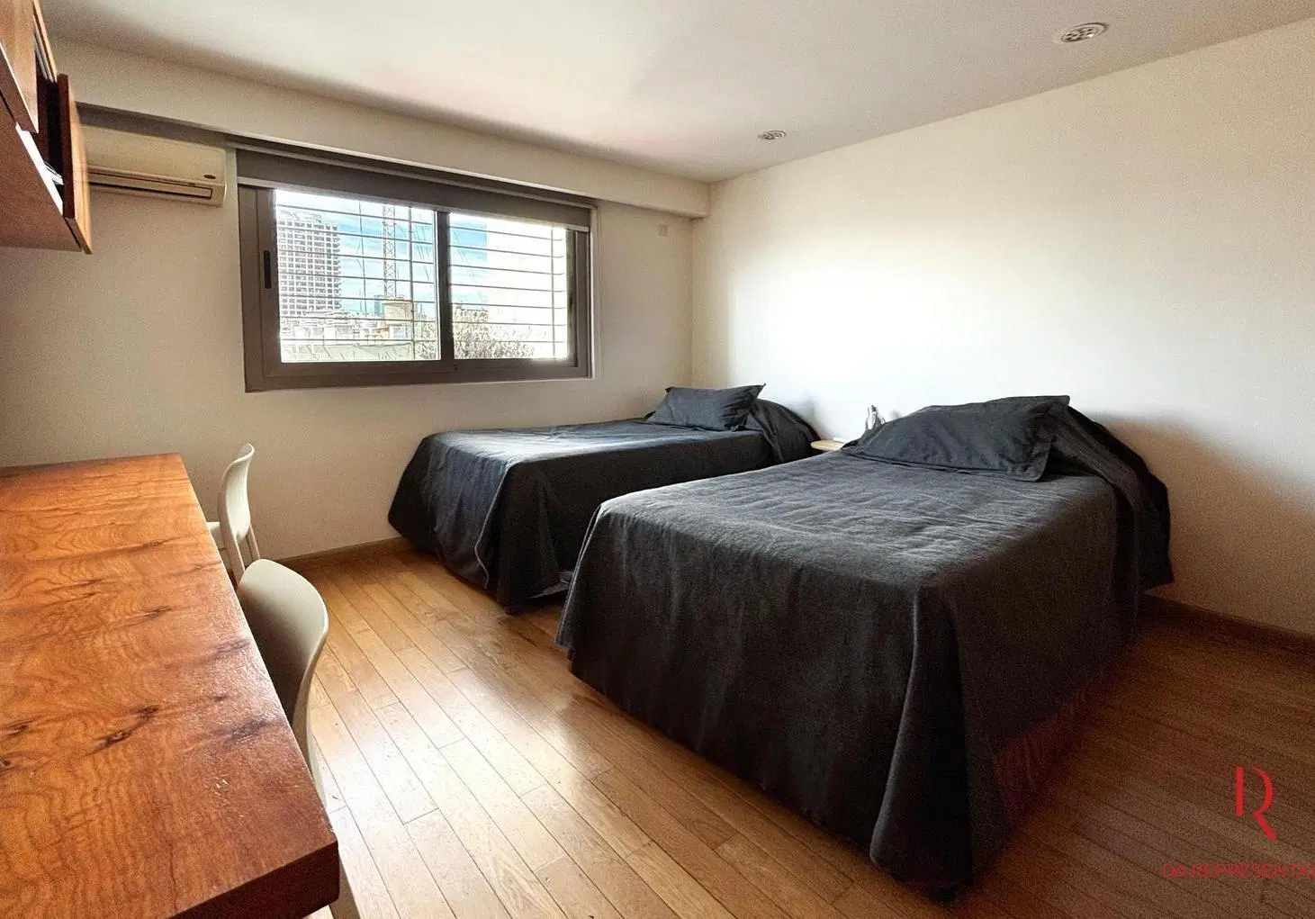 VENTA | Piso alto en Recoleta con balcón corrido, cochera y seguridad 24 hs 2
