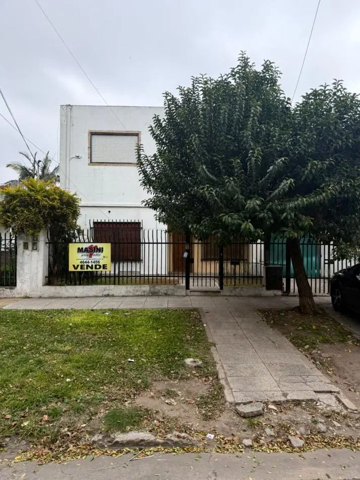 Rivera Indarte 2300. Casa multifamiliar 1