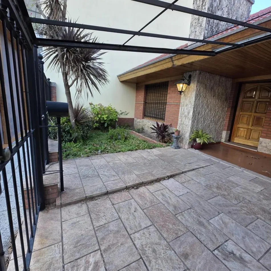 Pizarro 6900. Casa 3 ambientes. 2