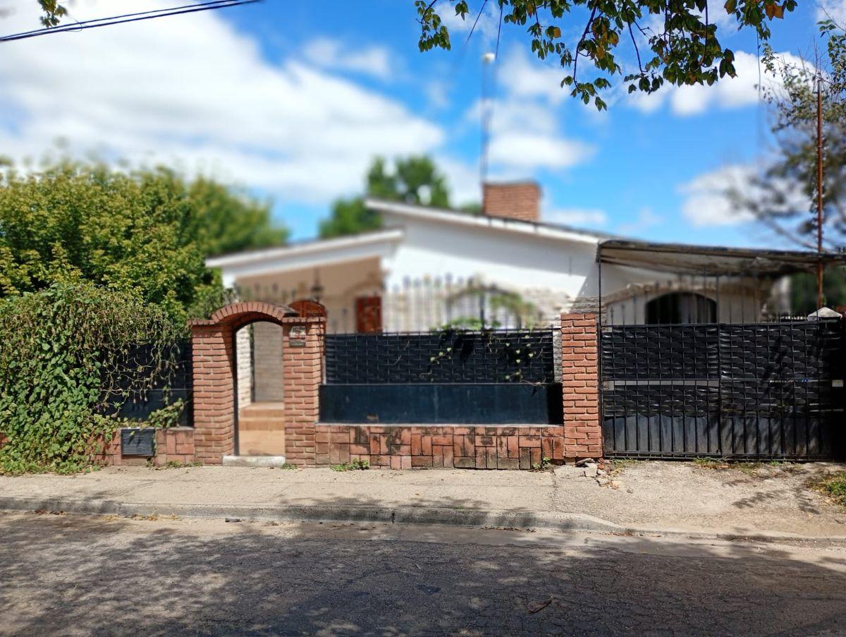 Foto de Oportunidad B Miguel Muñoz Casa 3 Dormitorios + 2 Dptos + Galpon, imagen 1