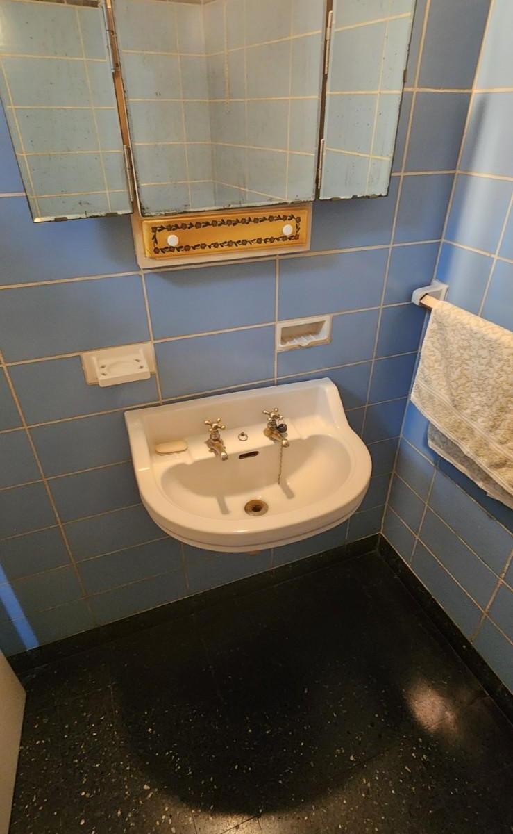Bajas Expensas - Amplio en 1°piso X Escalera. 4/5 Ambientes.143 m². 2 Balcones 2