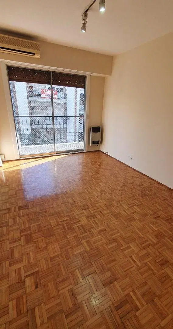 Retasado ! Venta Departamento 3 Ambientes. Caballito. Balcón. Baño Reciclado. Lavadero. Luz 4