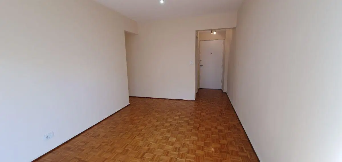 Retasado ! Venta Departamento 3 Ambientes. Caballito. Balcón. Baño Reciclado. Lavadero. Luz. 3