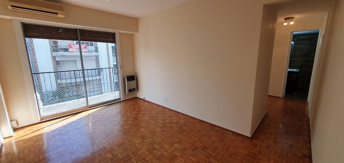 Retasado ! Venta Departamento 3 Ambientes. Caballito. Balcón. Baño Reciclado. Lavadero. Luz.