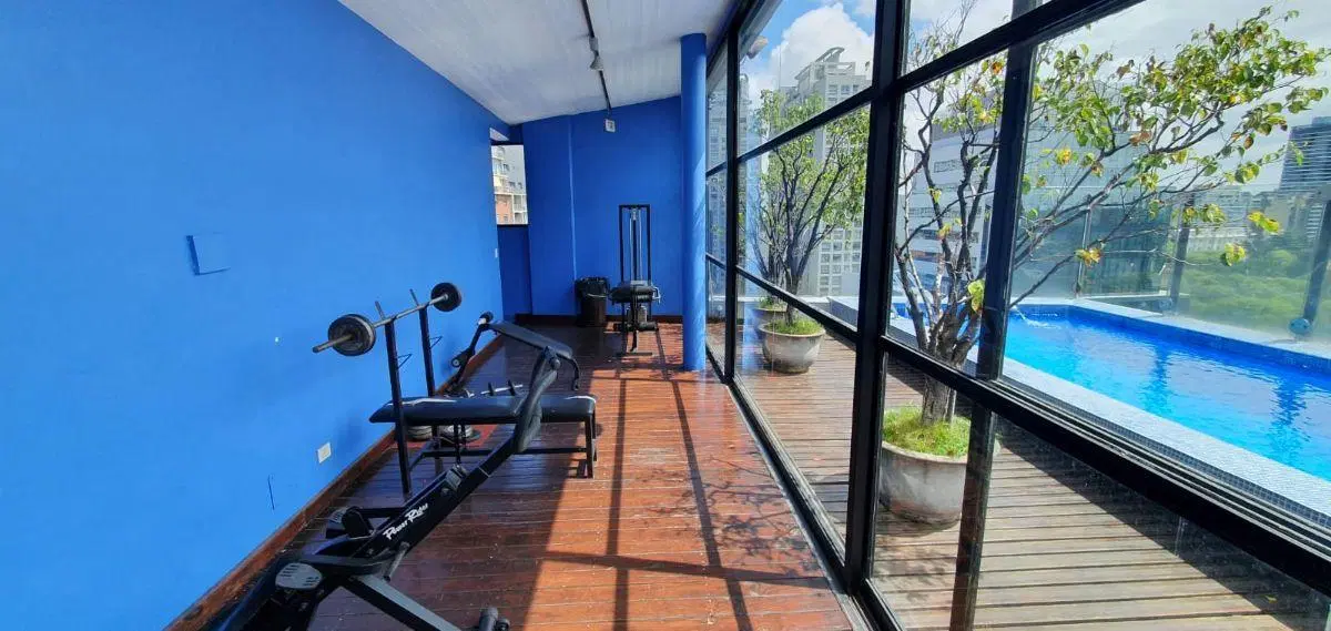 Amplio y Luminoso. En Piso Alto. Balcón con Vista, Piscina,GYM, Laundry,Sauna. 3