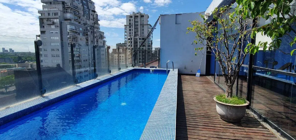 Amplio y Luminoso. En Piso Alto. Balcón con Vista, Piscina,GYM, Laundry,Sauna. 2