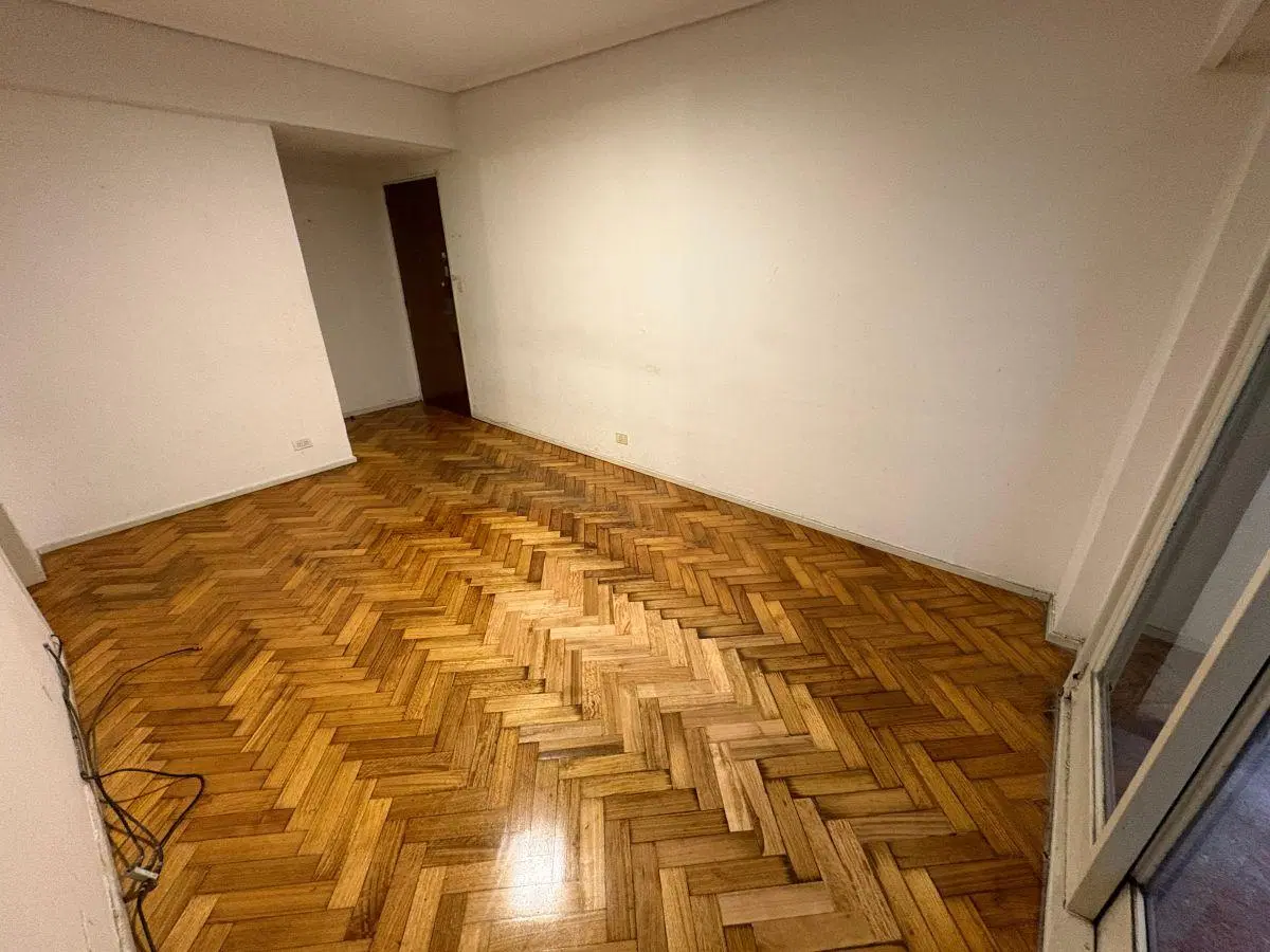 Venta Departamento 3 Ambientes con Baulera. Vigilancia 24 Hs. Balcón. Cocina Separada y Lavadero. 2