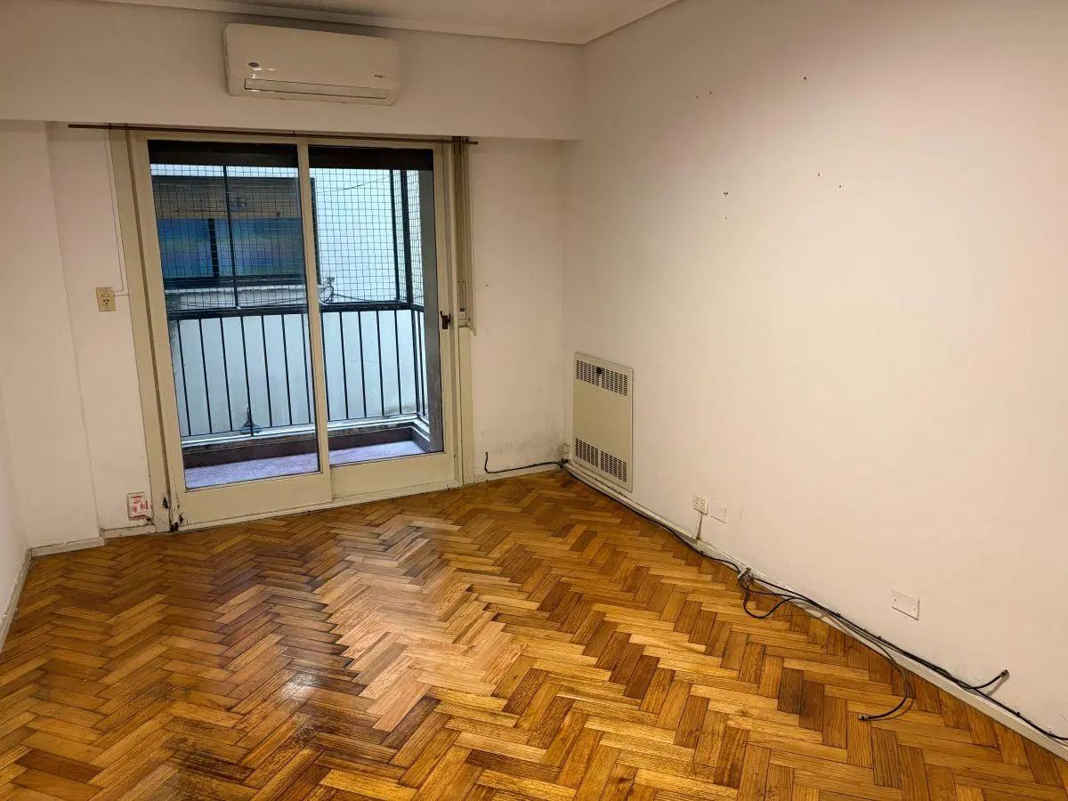 Venta Departamento 3 Ambientes con Baulera. Vigilancia 24 Hs. Balcón. Cocina Separada y Lavadero. 5