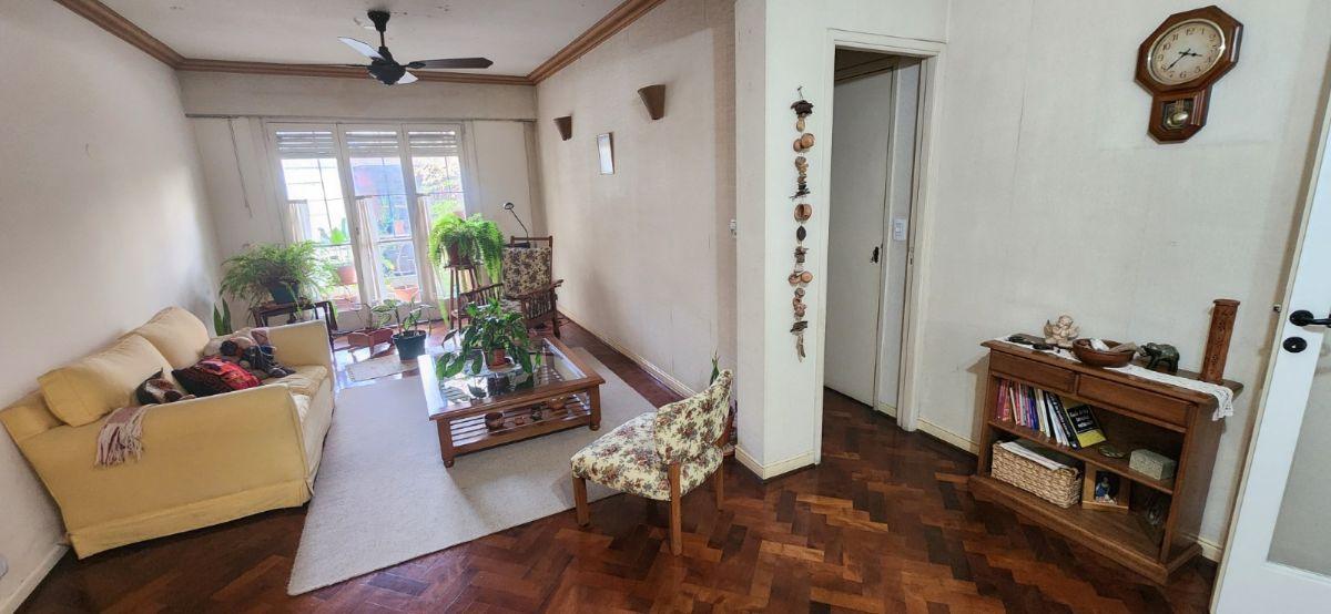 Foto de Venta Departamento de 4/5 Ambientes en Villa del Parque. En 1° Piso por, imagen 2