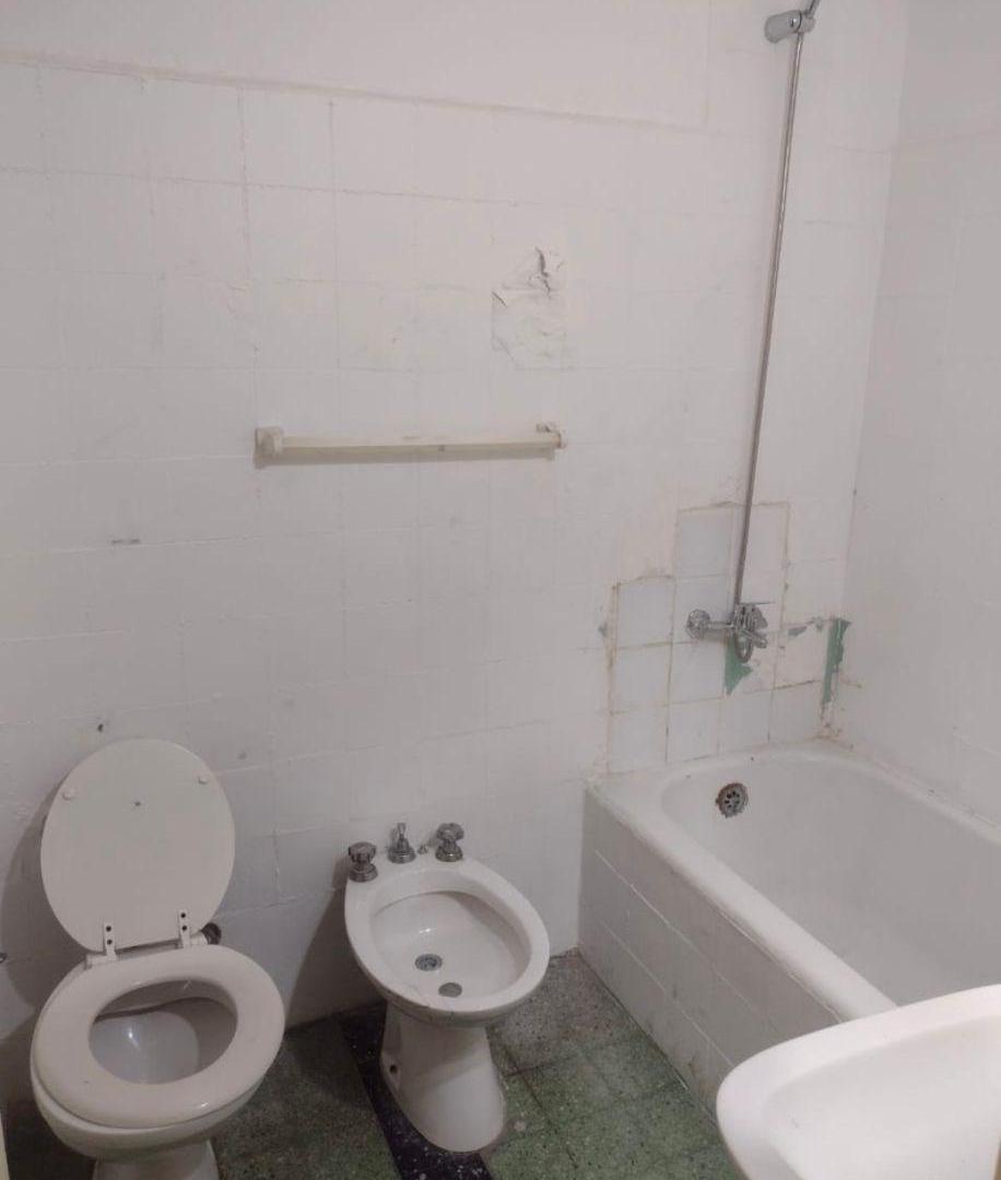 Foto de Venta Departamento 2 Ambientes con Patio. MUY BAJAS EXPENSAS ! APTO, imagen 3