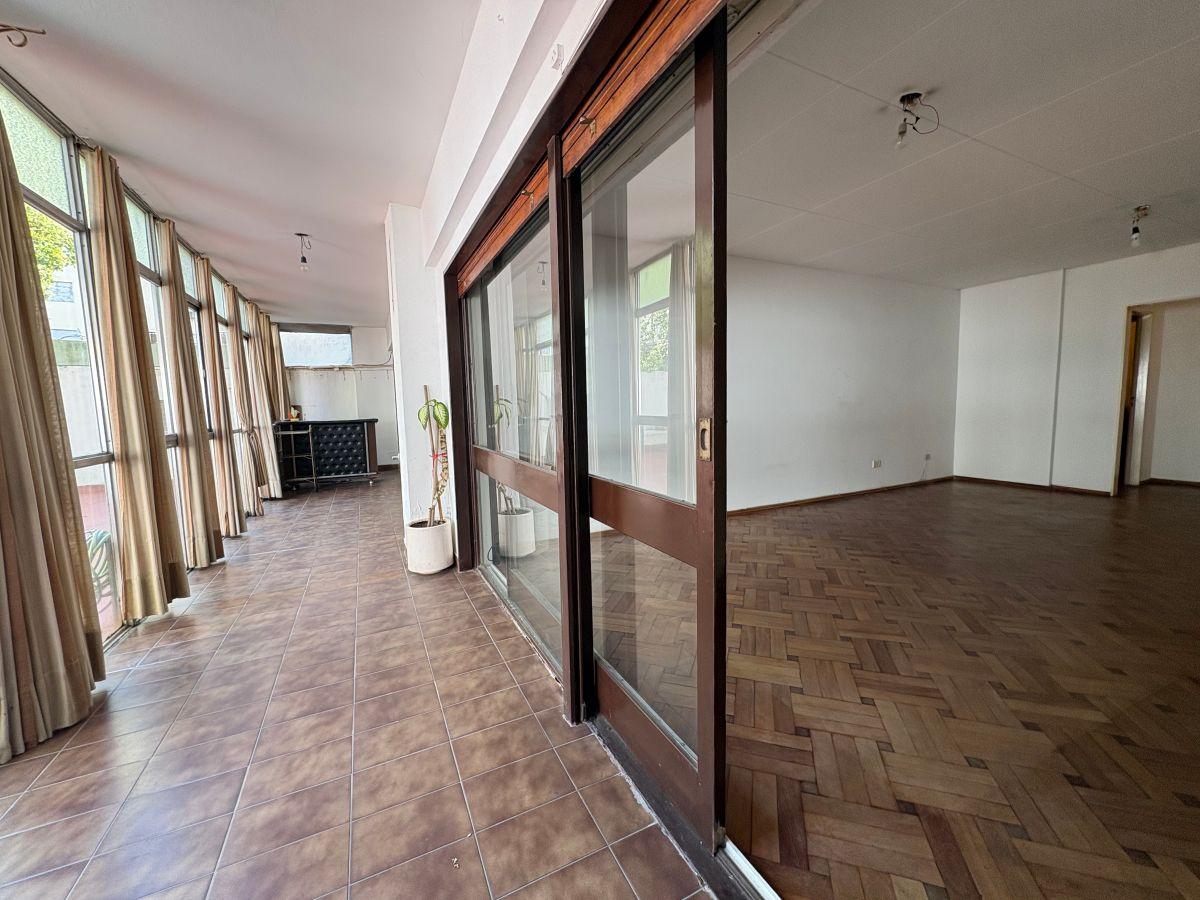 Foto de Venta - Departamento 4 Ambientes - Espacio Cochera - Gran Patio y, imagen 2
