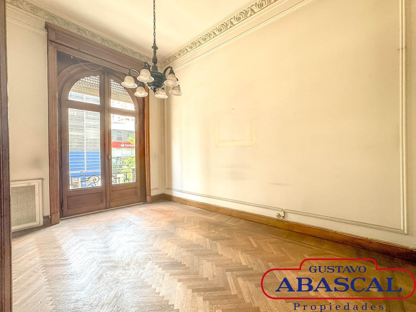 Espectatular Departamento en Venta en Recoleta! Piso entero de 4 dormitorios con terraza propia