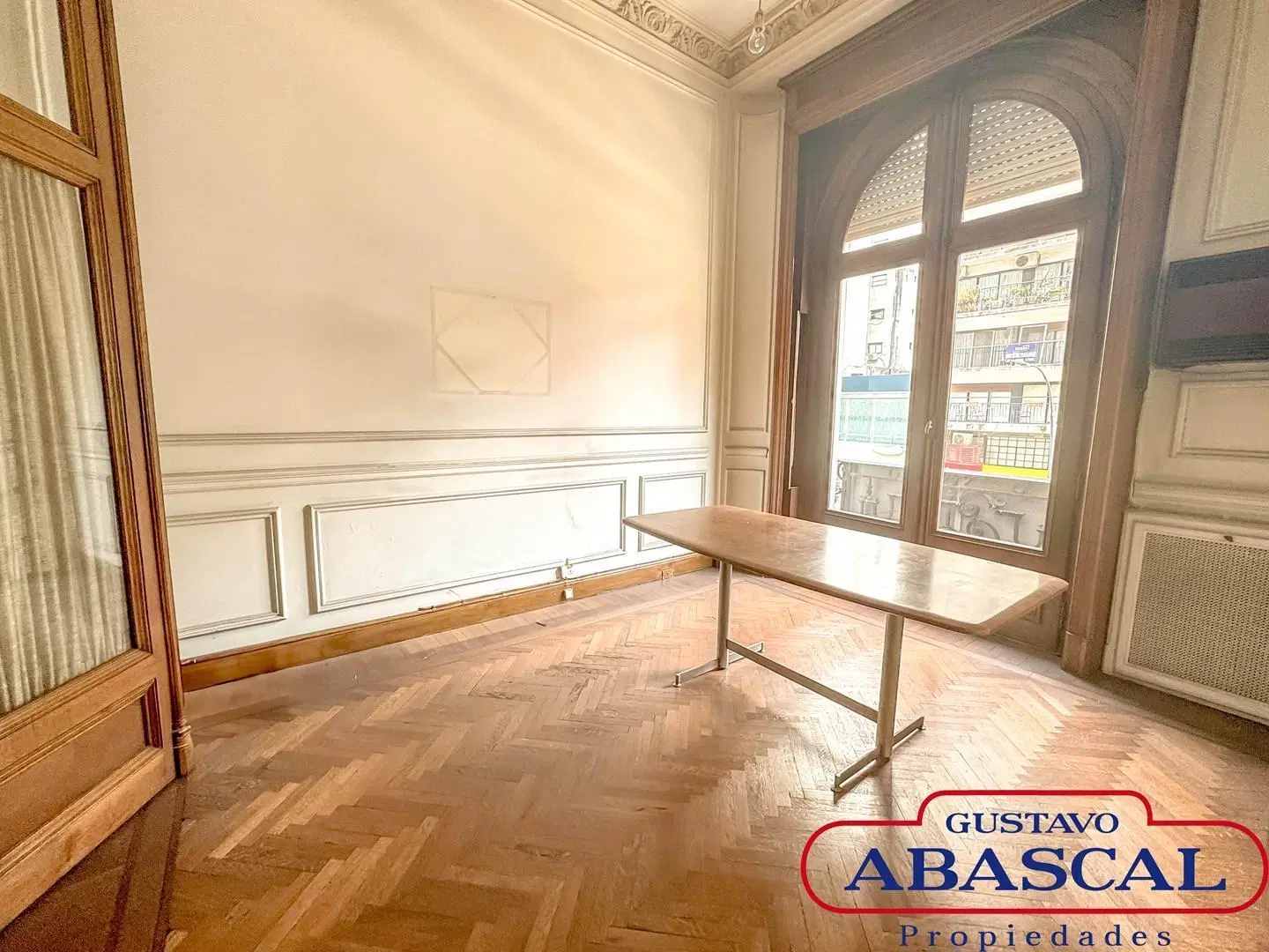 Señorial Oficina en Venta en Recoleta 7 amplios despachos 3