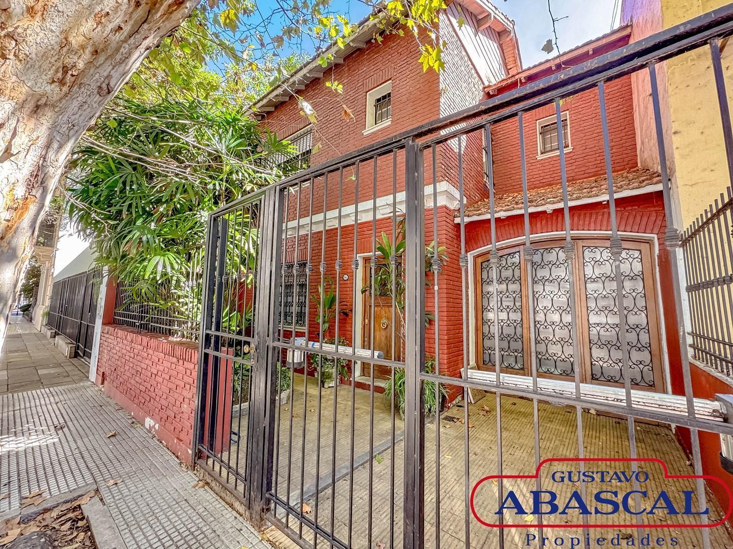 OPORTUNIDAD Casa en Venta en Belgrano con Jardin y cochera!