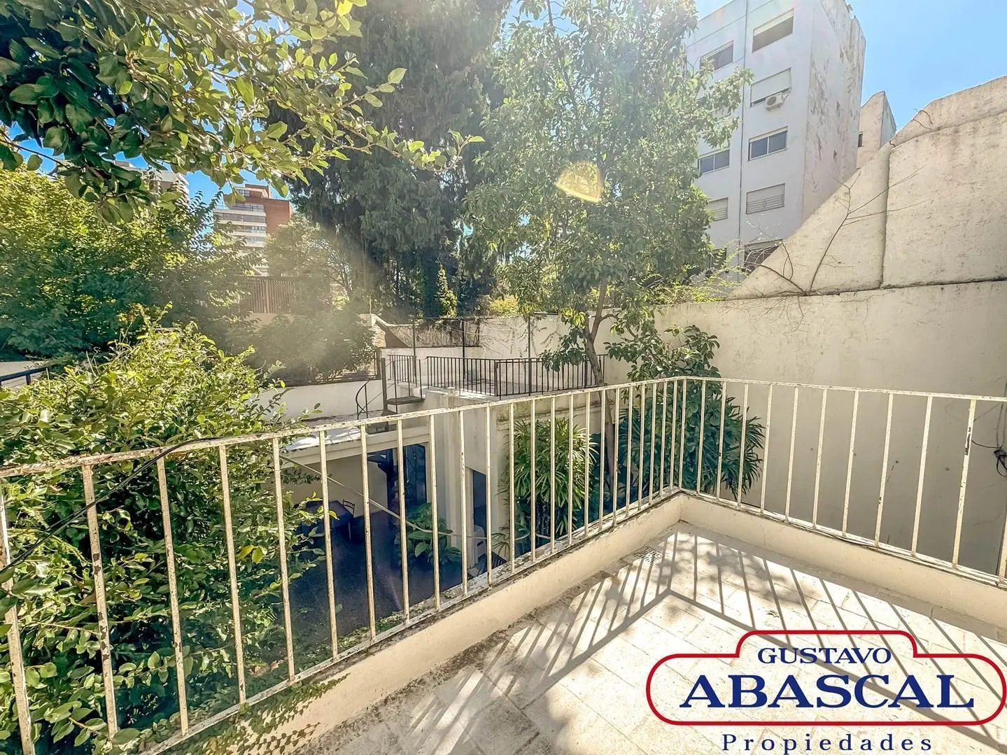 OPORTUNIDAD Casa en Venta en Belgrano con Jardin y cochera! 2