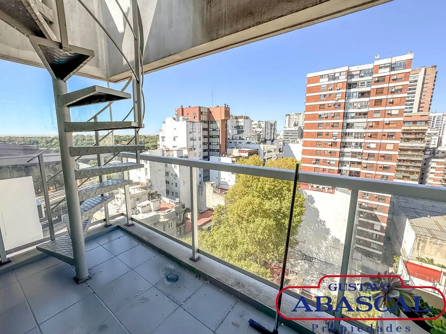 Monoambiente en alquiler con Terraza y Parrilla PROPIAS! Piso alto! Edificio con amenities 4