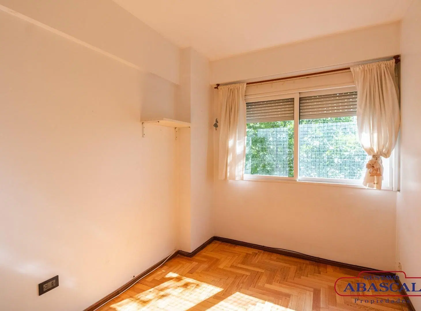Luminoso Departamento 4 Ambientes con Cochera FIJA en Venta en Saavedra 2