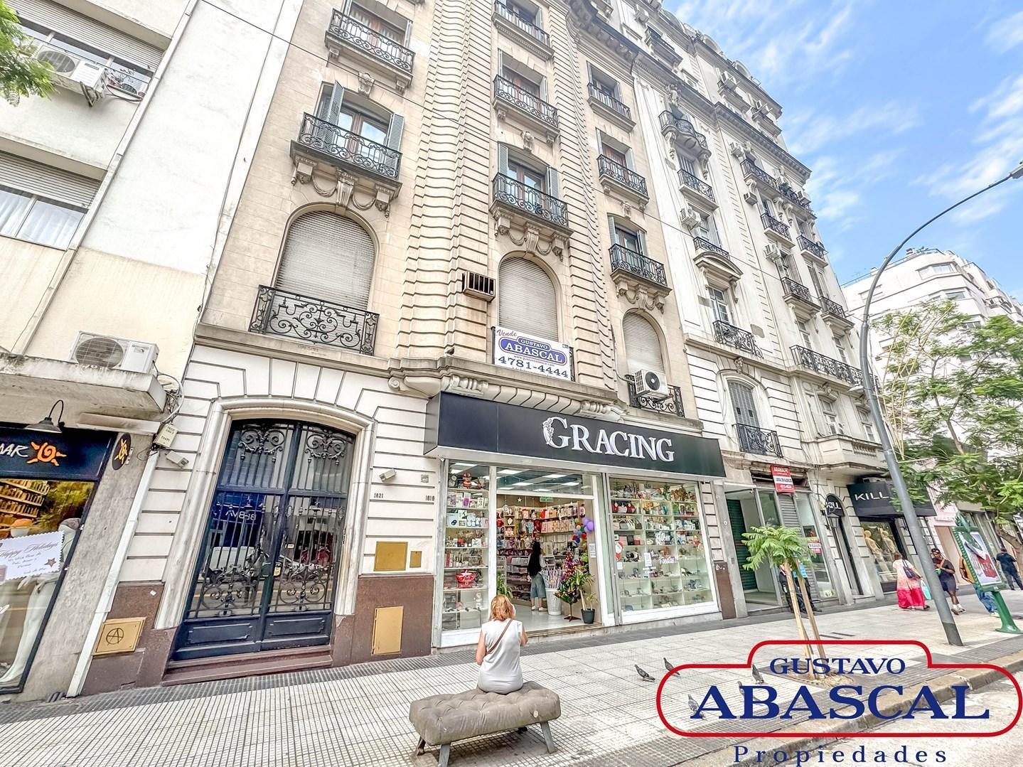 Espectatular Departamento en Venta en Recoleta! Piso entero de 4 dormitorios con terraza propia
